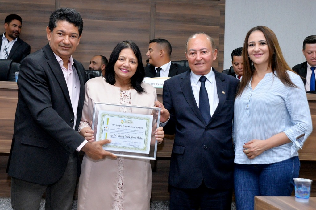 DEPUTADA VALDEREZ RECEBE TÍTULO DE CIDADÃ COLINENSE