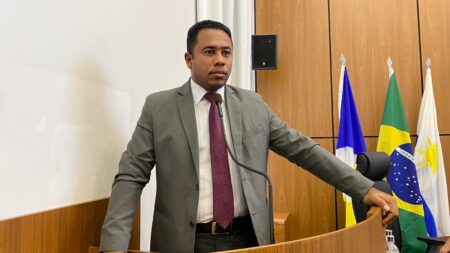 DANIEL NASCIMENTO REQUERE AMPLIAÇÃO E REFORMA DOS BANCOS DA PRAÇA DOS POVOS INDÍGENAS