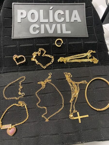 DUAS SUSPEITAS DE RECEPTAÇÃO E UM ASSALTANTE QUE ROUBOU R$ 20 MIL EM JOIAS FORAM PRESOS PELA POLÍCIA CIVIL