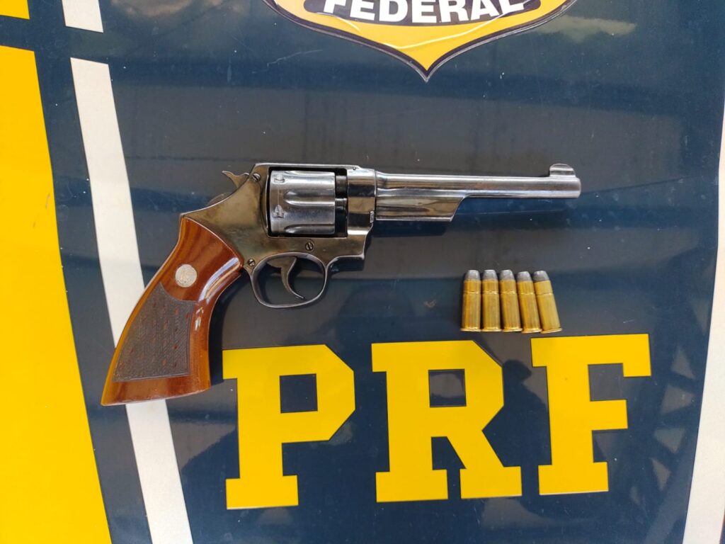 PASSAGEIRO DE ÔNIBUS RODOVIÁRIO É PRESO POR PORTE ILEGAL DE ARMA DE FOGO EM PALMEIRAS DO TOCANTINS