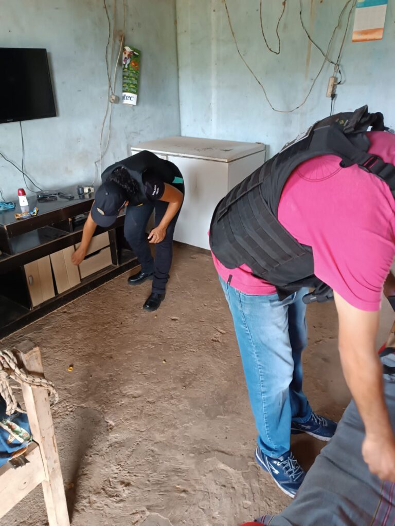SUSPEITO DE AGREDIR COMPANHEIRA E FAZER AMEAÇA COM ARMA DE FOGO É PRESO EM CUMPRIMENTO DE MANDADO DE PRISÃO