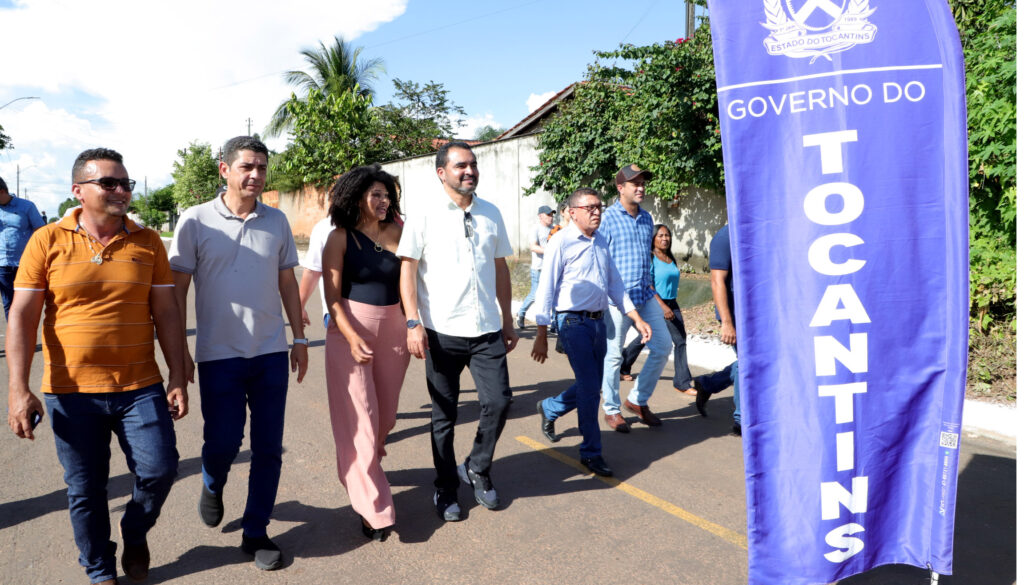 EM JUARINA, WANDERLEI BARBOSA INAUGURA PAVIMENTAÇÃO ASFÁLTICA, DESTACAMENTO DA PM E PRESTIGIA FESTA DO MILHO