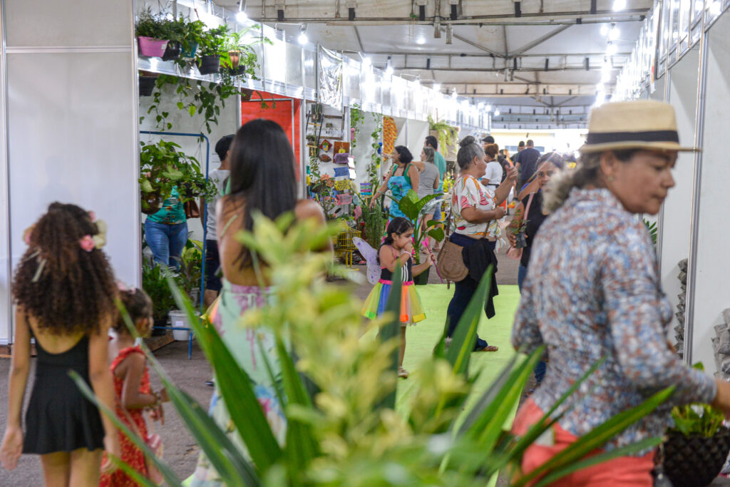 ABERTA A 6° FEIRA DO JARDIM ENCANTADO NO DISTRITO DE TAQUARUÇU