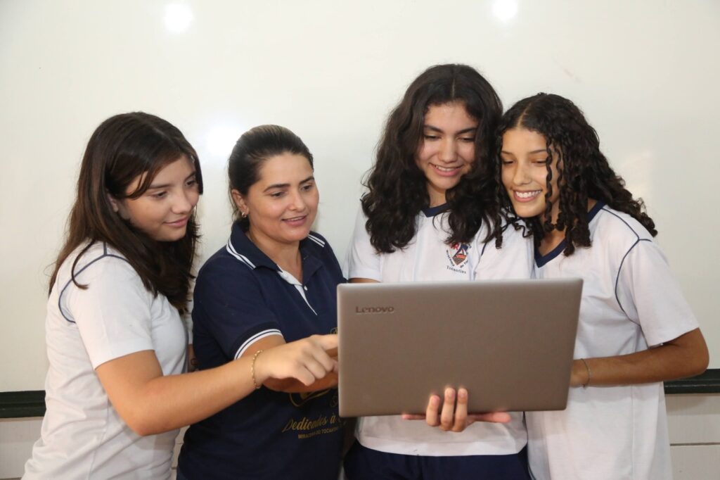 ALUNAS E PROFESSORAS DO ENSINO MÉDIO DE ESCOLAS ESTADUAIS PODEM CONCORRER ÀS VAGAS DO FUTURAS CIENTISTAS 2024; COMO PARTICIPAR