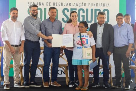 PREFEITA CINTHIA ENTREGA TÍTULOS DE PROPRIEDADES E ANUNCIA OBRAS E MELHORIAS PARA BURITIRANA