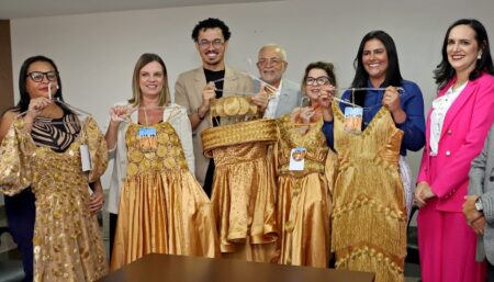 PRIMEIRA-DAMA KARYNNE SOTERO RECEBE COLEÇÃO “OURO DO CERRADO”; PEÇAS FARÃO PARTE DO ACERVO CULTURAL DO ESTADO