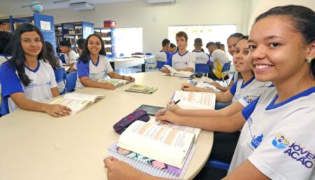 GOVERNO DO TOCANTINS PAGA BOLSA PERMANÊNCIA PARA MAIS DE 4 MIL ESTUDANTES