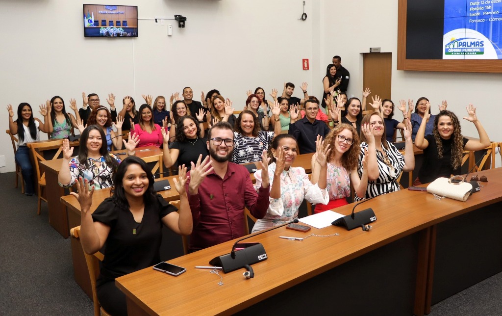 ALUNOS DO CURSO BÁSICO DE LIBRAS DA CÂMARA DE PALMAS CELEBRAM FORMATURA