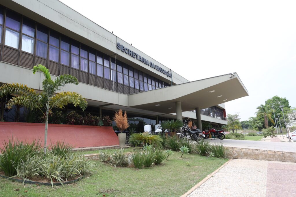 APROVADOS NO CONCURSO DA EDUCAÇÃO SÃO CONVOCADOS PARA POSSE