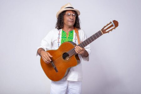 CANTOR E COMPOSITOR GENÉSIO TOCANTINS REAGE BEM APÓS ACIDENTE VASCULAR CEREBRAL