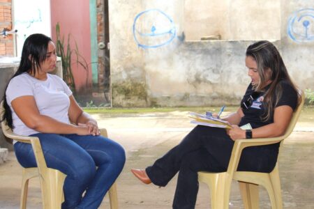 GOVERNO DO TOCANTINS SEGUE COM VISITAS DOMICILIARES PARA PROCESSO DE REGULARIZAÇÃO FUNDIÁRIA NO SETOR TAQUARI, EM PALMAS