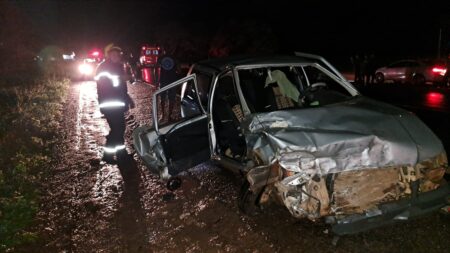 TRÊS PESSOAS FICAM FERIDAS APÓS COLISÃO ENTRE DOIS CARROS PRÓXIMO A PUGMIL