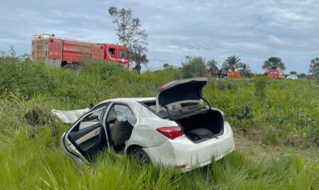 DUAS PESSOAS MORREM APÓS CARRO CAPOTAR NA TO-010