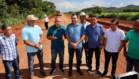 GOVERNADOR WANDERLEI BARBOSA LANÇA PAVIMENTAÇÃO ASFÁLTICA DA TO-387 DURANTE COMEMORAÇÃO DOS 33 ANOS DE TAIPAS