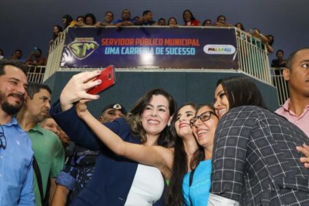 PREFEITA CINTHIA ANUNCIA PAGAMENTO ANTECIPADO DISPONÍVEL NA QUARTA-FEIRA (27)