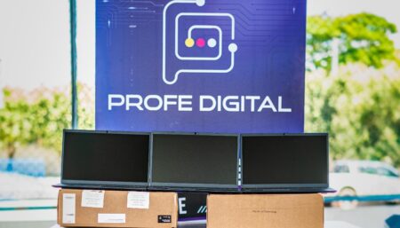 GOVERNO DO TOCANTINS ENTREGA COMPUTADORES PARA PROFESSORES DA REGIONAL DE GURUPI
