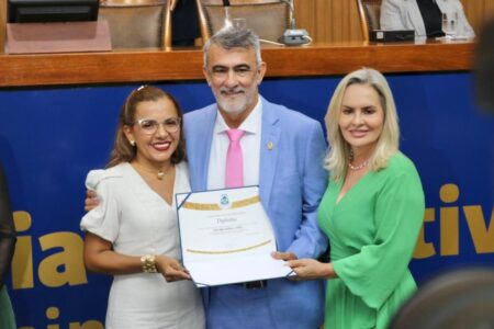 DIA DA MULHER: PRESIDENTE DA ALETO HOMENAGEIA SUPERINTENDENTE REGIONAL DE EDUCAÇÃO DE ARAGUATINS