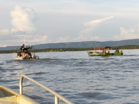 EM PARCERIA COM A MARINHA DO BRASIL, OPERAÇÃO PESCA LIMPA APREENDE BARCOS IRREGULARES NO LAGO DE PALMAS