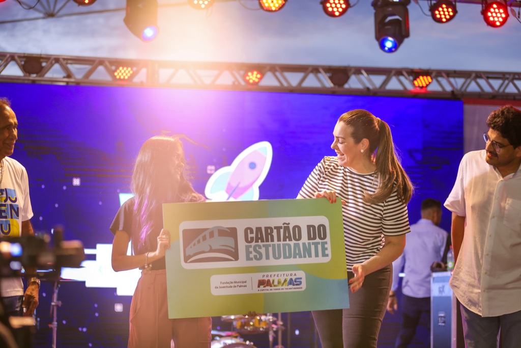 JOVENS PALMENSES ASSINAM TERMO DE COMPROMISSO DO CARTÃO DO ESTUDANTE 2024