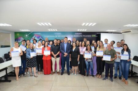 DETRAN/TO ENTREGA CERTIFICADOS DO CURSO DE ATENDIMENTO AO PÚBLICO PARA SERVIDORES DO ÓRGÃO