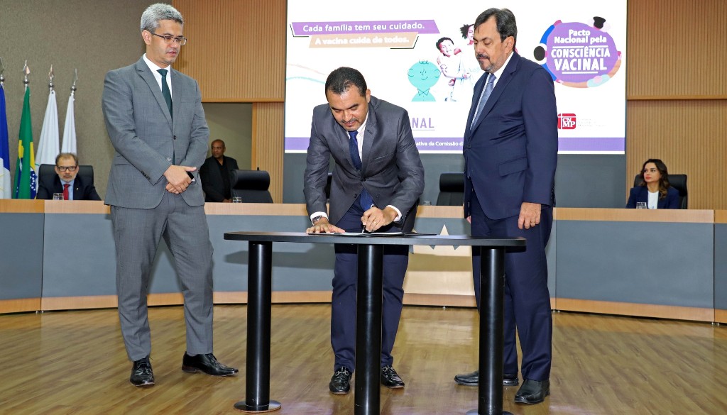 GOVERNADOR WANDERLEI BARBOSA ASSINA PACTO NACIONAL PELA CONSCIÊNCIA VACINAL E DESTACA A IMPORTÂNCIA DAS CAMPANHAS PARA ALCANÇAR METAS