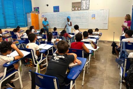 ESTUDANTES DA ESCOLA ANTÔNIO GONÇALVES PARTICIPAM DO DIA D DA BUSCA ATIVA ESCOLAR