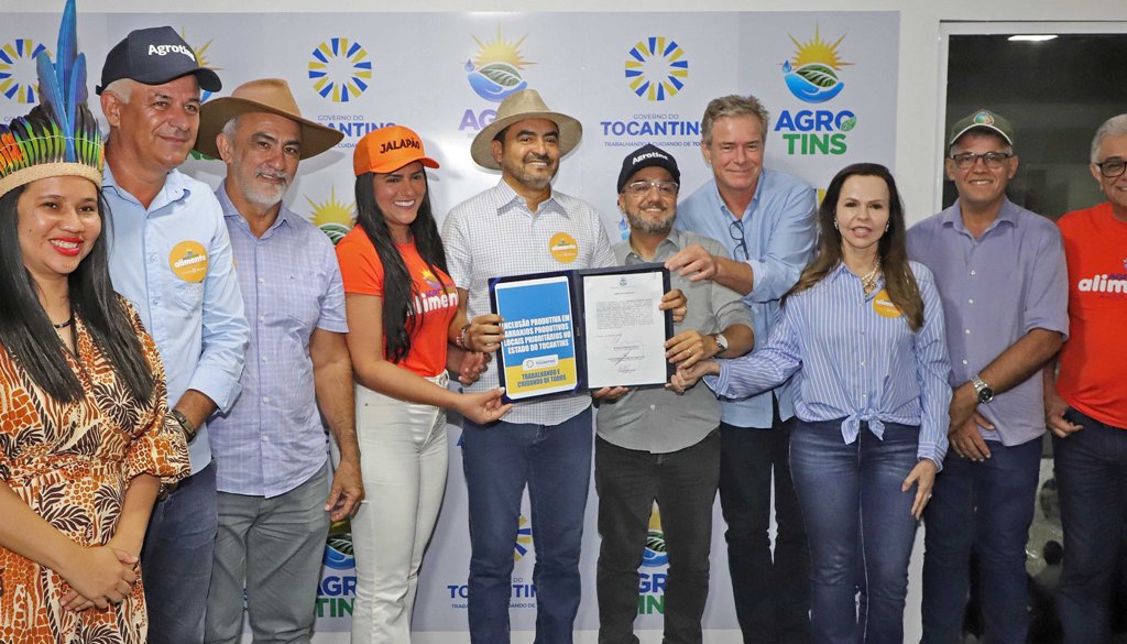 NA AGROTINS, GOVERNADOR WANDERLEI BARBOSA LANÇA O PROGRAMA “PRODUTOS DA TERRA”, QUE ESTIMULA O DESENVOLVIMENTO SOCIOECONÔMICO SUSTENTÁVEL, E ASSINA PRORROGAÇÃO DE TERMO DE USO DE ÁREA DA PM