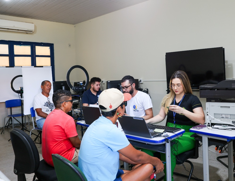 NO JARDIM TAQUARI, 150 PALMENSES EMITIRAM OU REGULARIZARAM 1º VIA DO TÍTULO DE ELEITOR NO JUVENTUDE CIDADÃ