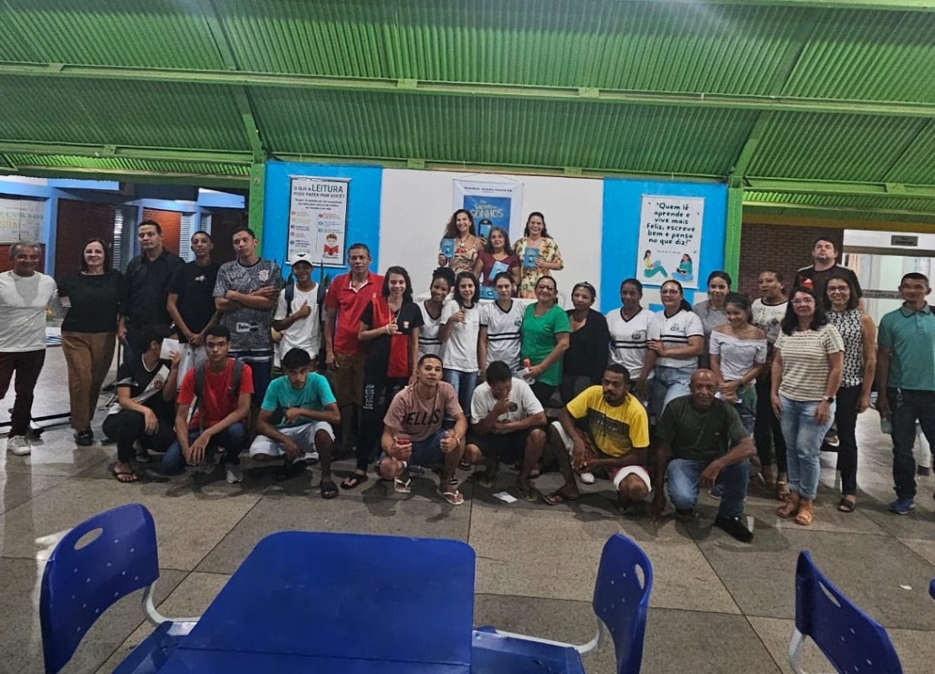 PROJETO BIBLIOTECA MÁGICA ITINERANTE LEVA LITERATURA E POESIA PARA ALUNOS DA EJA