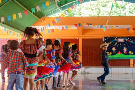 O COLORIDO DAS FESTAS JUNINAS CONTINUA A ENFEITAR AS ESCOLAS MUNICIPAIS DA CAPITAL