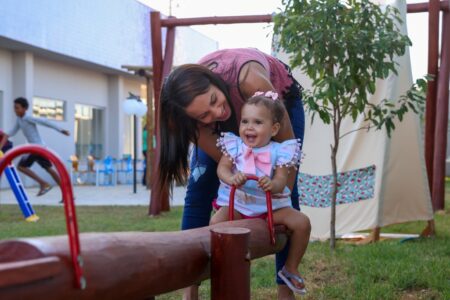CINTHIA RIBEIRO INAUGURA CMEI ARARAS QUE ATENDERÁ APROXIMADAMENTE 300 CRIANÇAS