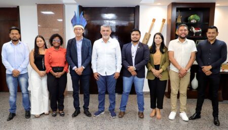 GOVERNADOR EM EXERCÍCIO, AMÉLIO CAYRES, RECEBE REPRESENTANTES DOS POVOS INDÍGENAS E DISCUTE A TO-010 EM TOCANTÍNIA