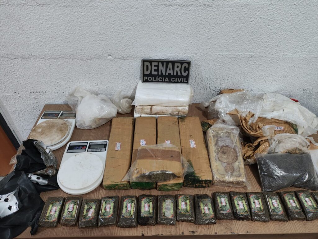 POLÍCIA CIVIL ESTOURA CENTRO DE DISTRIBUIÇÃO DE DROGAS E APREENDE MAIS DE R$ 300 MIL EM ENTORPECENTES EM PARAÍSO