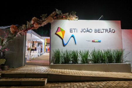 CINTHIA RIBEIRO ENTREGA NOVA ESTRUTURA DA ETI JOÃO BELTRÃO À COMUNIDADE DE TAQUARUÇU GRANDE