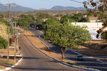 PREFEITA CINTHIA RIBEIRO ENTREGA OBRAS QUE BENEFICIAM FAMÍLIAS DA REGIÃO SUL DA CAPITAL