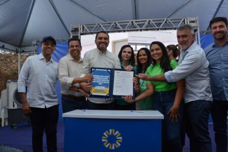COMUNIDADE CELEBRA CONVÊNIO DO GOVERNO DO ESTADO PARA CONSTRUÇÃO DE ESCOLA DE TEMPO INTEGRAL NO PRÉDIO DO ANTIGO CAIC, EM PALMAS