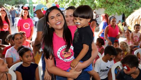 PRIMEIRA-DAMA KARYNNE SOTERO CELEBRA O DIA DAS CRIANÇAS COM AÇÕES DA CARAVANA DA ALEGRIA NO BICO DO PAPAGAIO