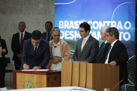 TOCANTINS ASSINA PACTO INTERFEDERATIVO PARA ZERAR DESMATAMENTO ILEGAL NO CERRADO