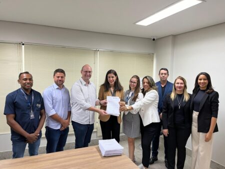 MUNICÍPIO PROTOCOLA PEDIDO DE REGULARIZAÇÃO FUNDIÁRIA DOS SETORES VISTA ALEGRE E BELO HORIZONTE