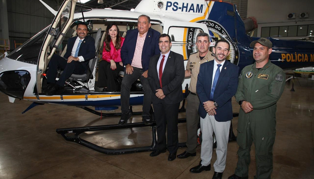 GOVERNADOR WANDERLEI BARBOSA RECEBE HELICÓPTERO ESQUILO B2 PARA O GRUPAMENTO AÉREO DA POLÍCIA MILITAR DO TOCANTINS