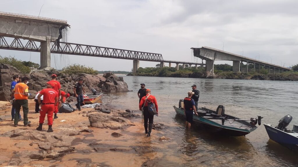 FORÇAS DE SEGURANÇA LOCALIZAM TRÊS CORPOS DE VÍTIMAS DO INCIDENTE DA PONTE NA BR-226