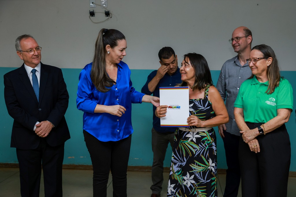 PREFEITURA ENTREGA MAIS 107 CERTIDÕES DE MATRÍCULA PARA FAMÍLIAS PALMENSES