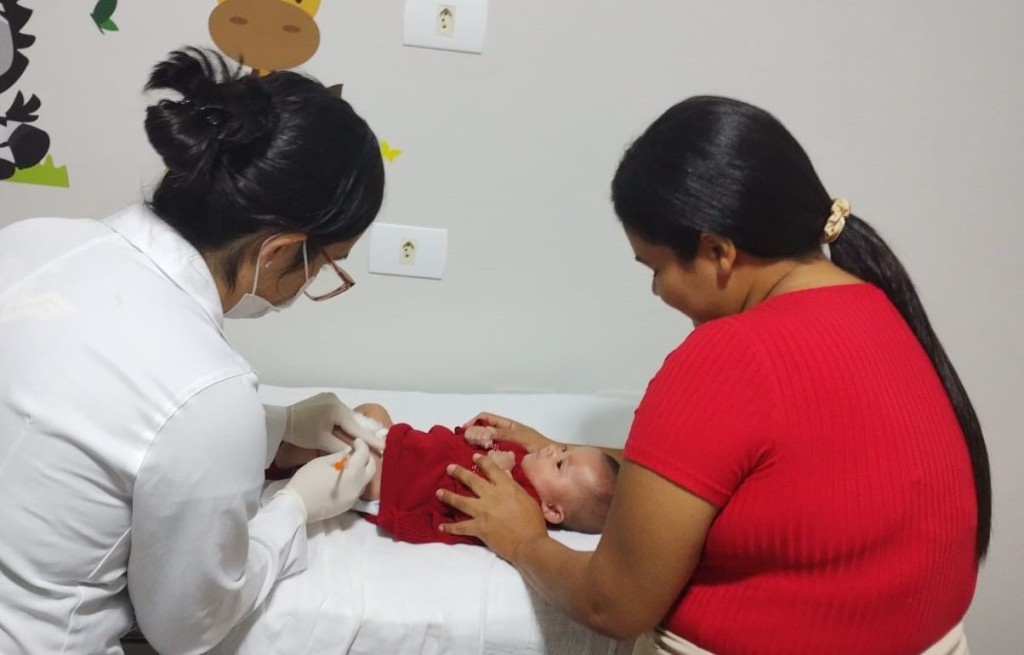 HOSPITAL E MATERNIDADE DONA REGINA INICIA VACINAÇÃO DE PALIVIZUMABE