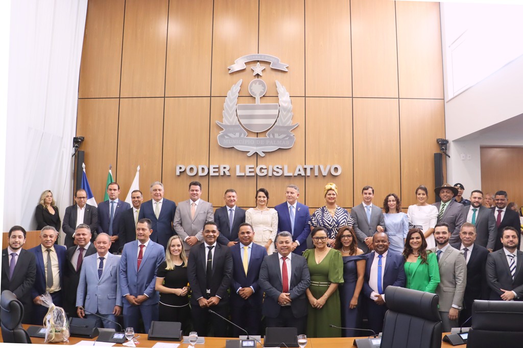 CÂMARA DE PALMAS DÁ POSSE A VEREADORES E ELEGE NOVO PRESIDENTE