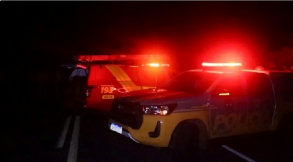 JOVEM DE 18 ANOS FICA GRAVEMENTE FERIDO APÓS COLISÃO COM CAMINHÃO ESTACIONADO EM PALMAS