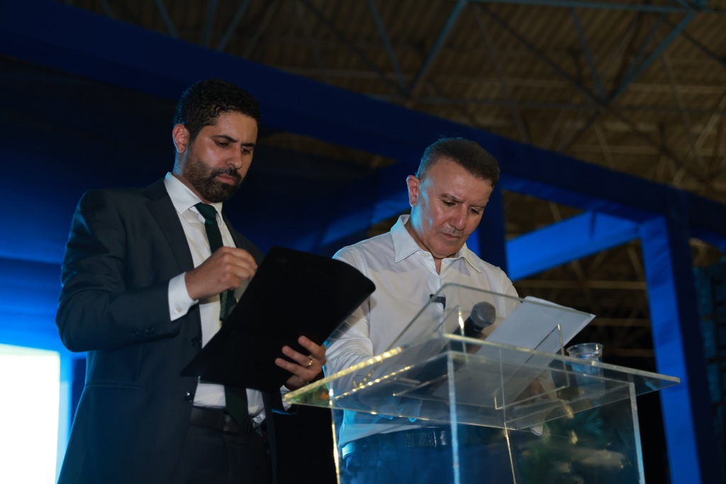PREFEITO EDUARDO SIQUEIRA DÁ POSSE PARA 29 SECRETÁRIOS DAS PREFEITURA DE PALMAS