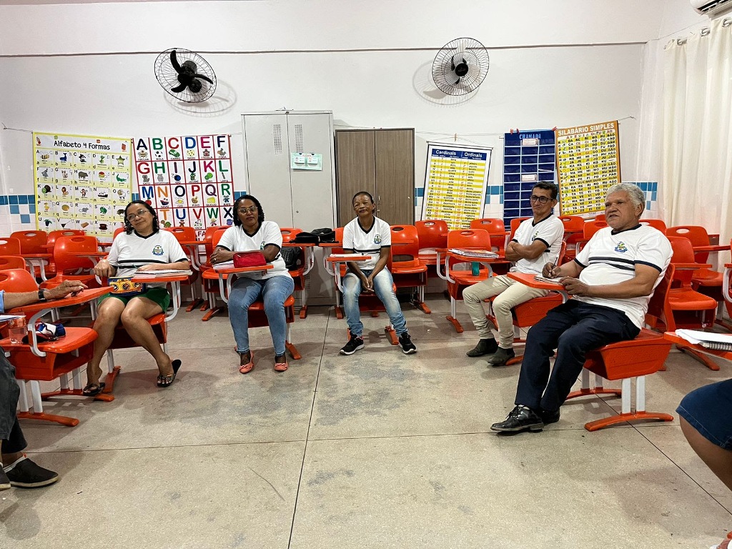MATRÍCULAS PARA EDUCAÇÃO DE JOVENS E ADULTOS SEGUEM ATÉ DIA 31 NAS SECRETARIAS ESCOLARES