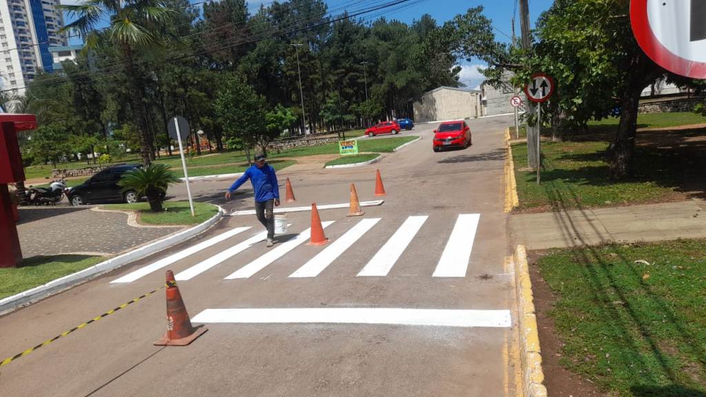 PREFEITURA REALIZA PINTURA DA SINALIZAÇÃO NA REGIÃO CENTRAL DE PALMAS
