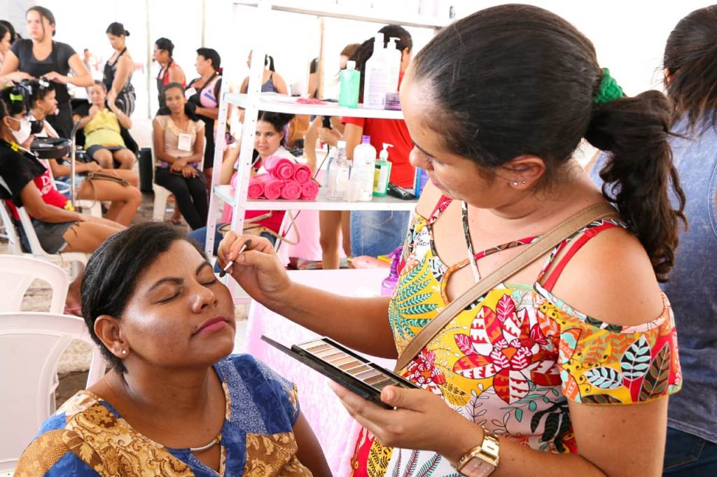 SETAS PROMOVE CURSOS BÁSICOS PARA CABELEIREIRO E DESIGNER DE SOBRANCELHAS, EM AGUIARNÓPOLIS