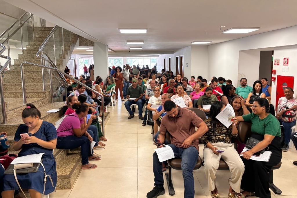 PREFEITURA NOMEIA APROVADOS EM CONCURSO E REALIZA CONTRATAÇÃO TEMPORÁRIA